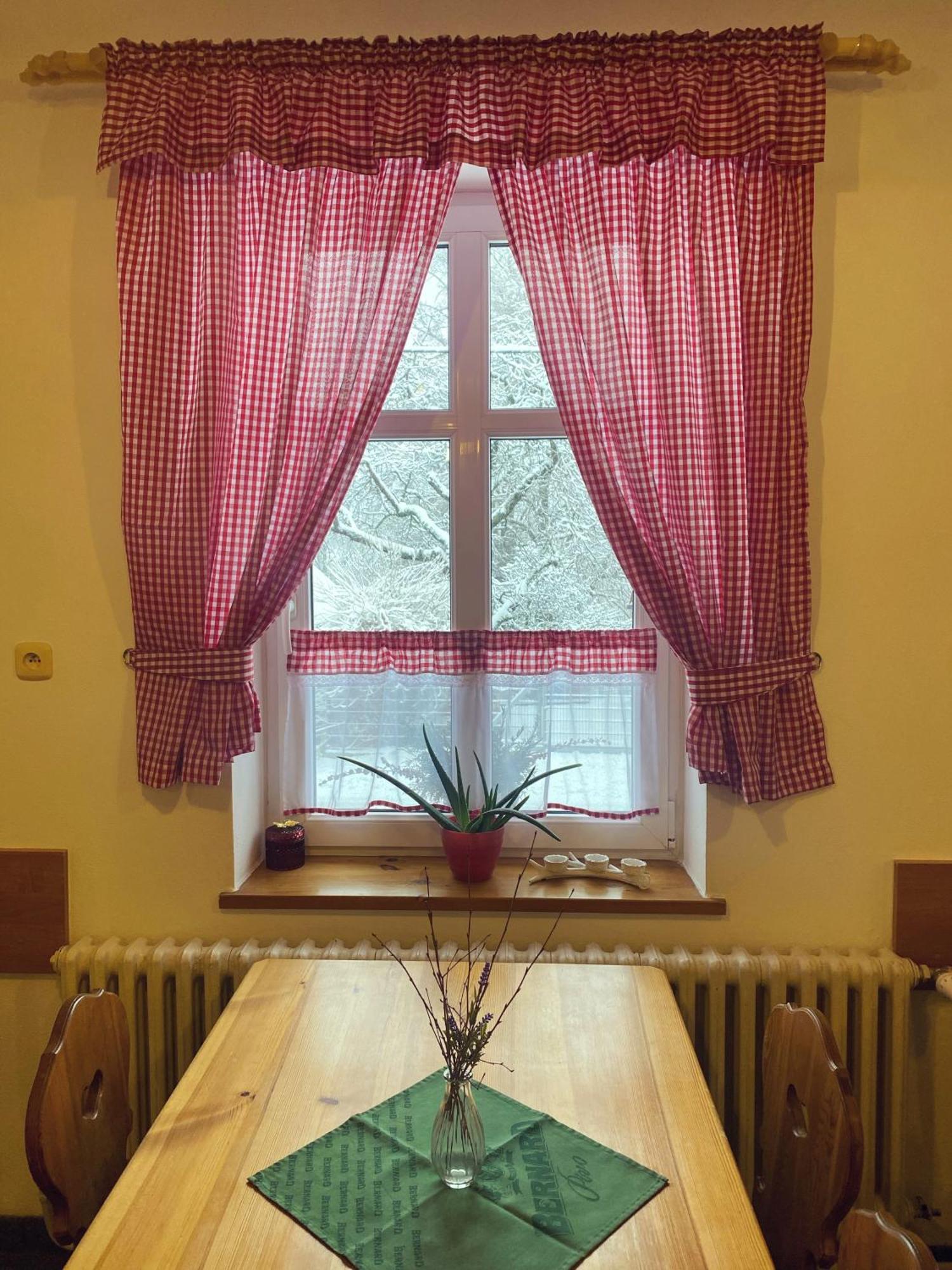 Penzion Pod Zdanovem Nezdice ภายนอก รูปภาพ